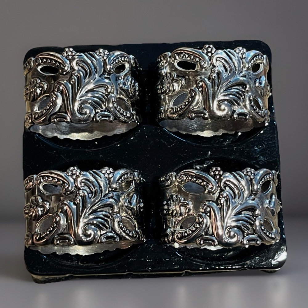 Godinger Silver Art GSA Napkin Rings Baroque Silverplate Set of 4 Style 5032